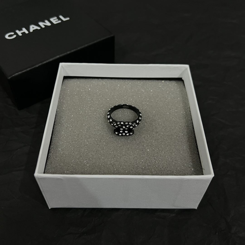 Ch**el rings
